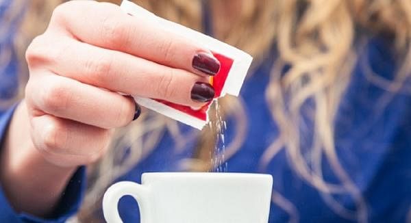 Choosing Artificial Sweeteners Instead of Sugar Doesn't Aid Weight Loss